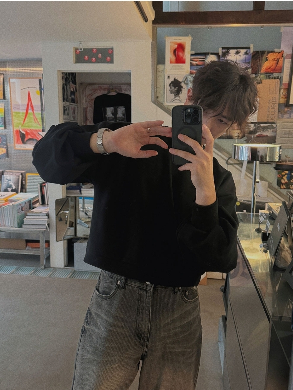 落肩寬鬆短款大學T