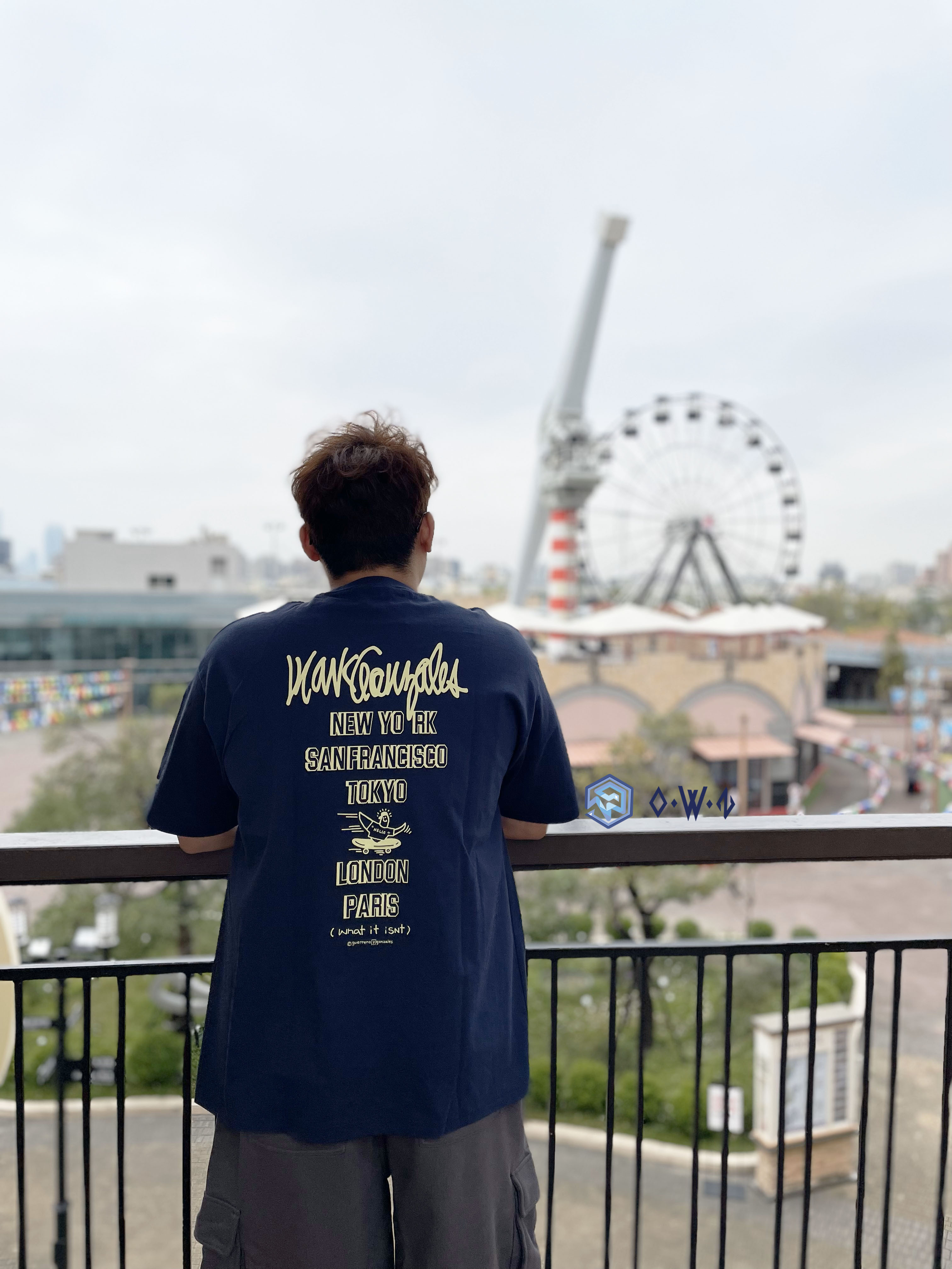 【OWN】What it isn't by Mark gonzales 小飛人 小黃人 休閒 城市 字樣 短袖 上衣 厚磅 涼爽 不分男女 炭灰 黑色 白色 綠色 卡其 深藍 咖啡