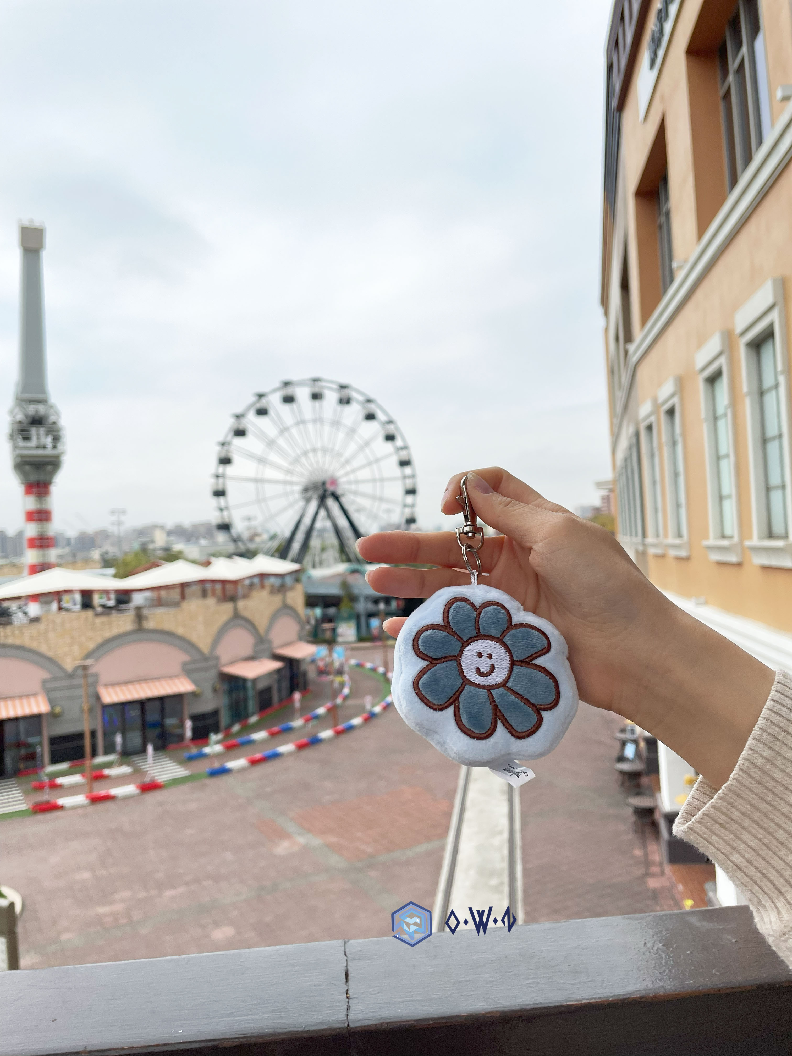 【OWN】What it isn't by Mark gonzales 小飛人 小黃人 花花 毛絨 玩偶 吊飾 配件