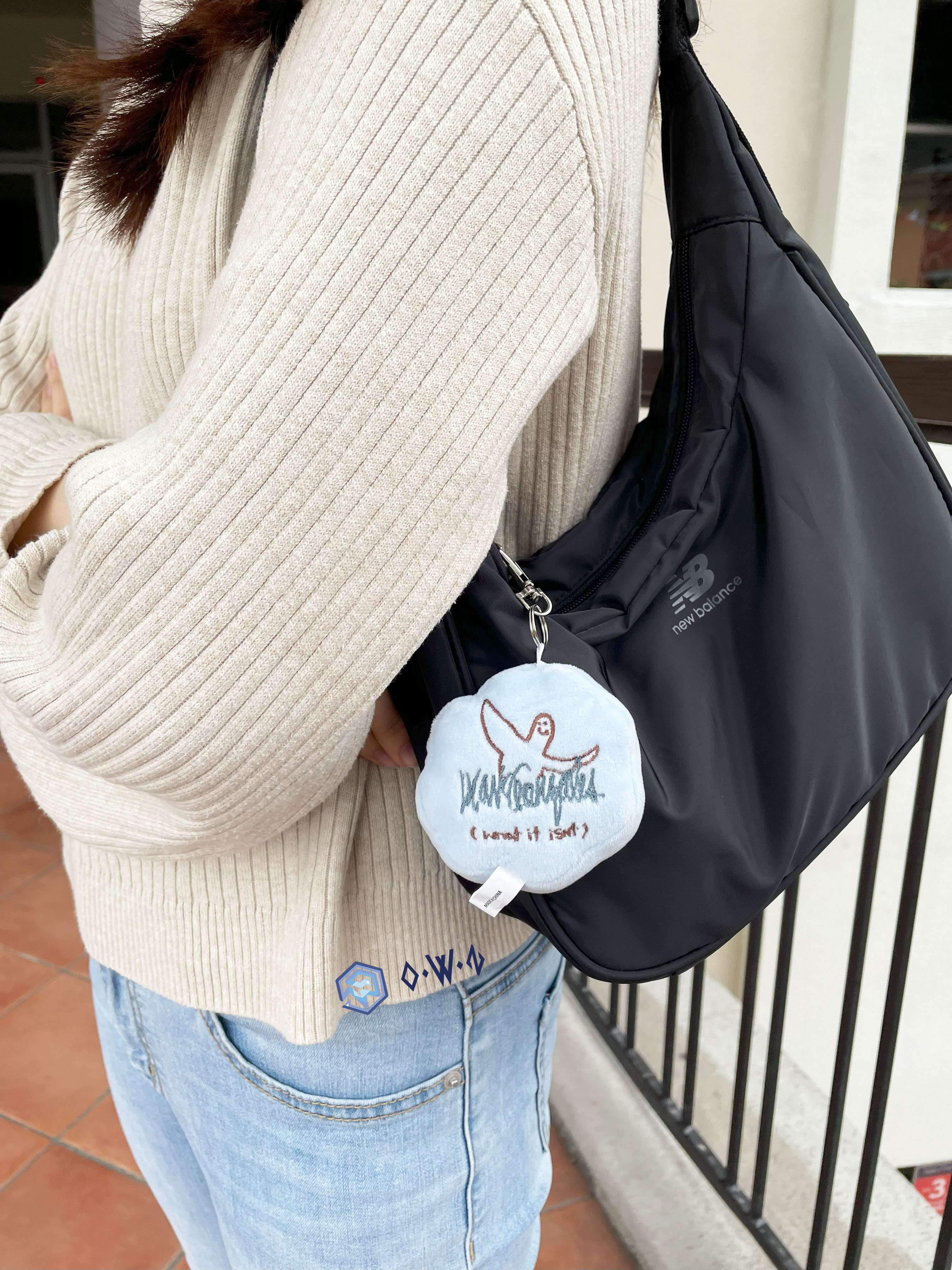 【OWN】What it isn't by Mark gonzales 小飛人 小黃人 花花 毛絨 玩偶 吊飾 配件