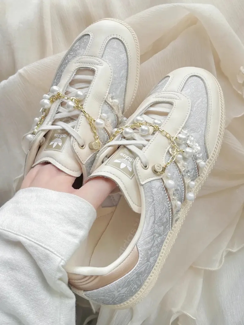 <宋雨琦代言同款🎀> ADIDAS SAMBA OG 奶茶灰蕾絲 香檳金 金色 灰色 刺繡花紋 綢緞 珍珠 女鞋 JQ2616