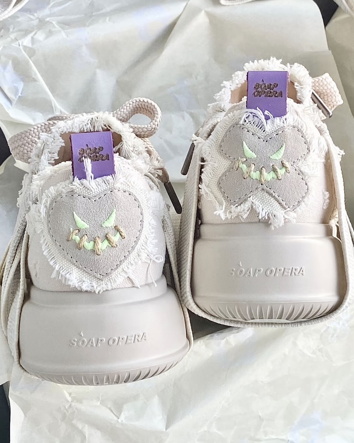 【現貨】<宋雨琦同款>SOAP OPERA 大頭鞋 解構 開口笑 不修邊 厚底 木乃伊 蝴蝶結 增高5cm 奶油米白