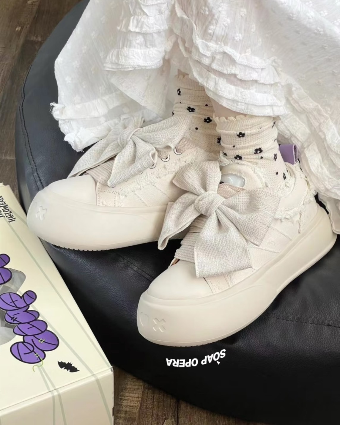 【現貨】<宋雨琦同款>SOAP OPERA 大頭鞋 解構 開口笑 不修邊 厚底 木乃伊 蝴蝶結 增高5cm 奶油米白