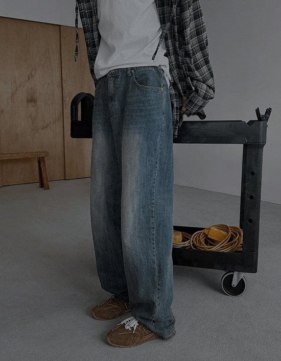 波紋酸寬鬆牛仔褲