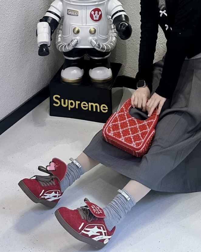 新品　killwinner レッドベルベット 23.5-24cm 張員瑛同款Killwinner 麂皮德訓鞋RED