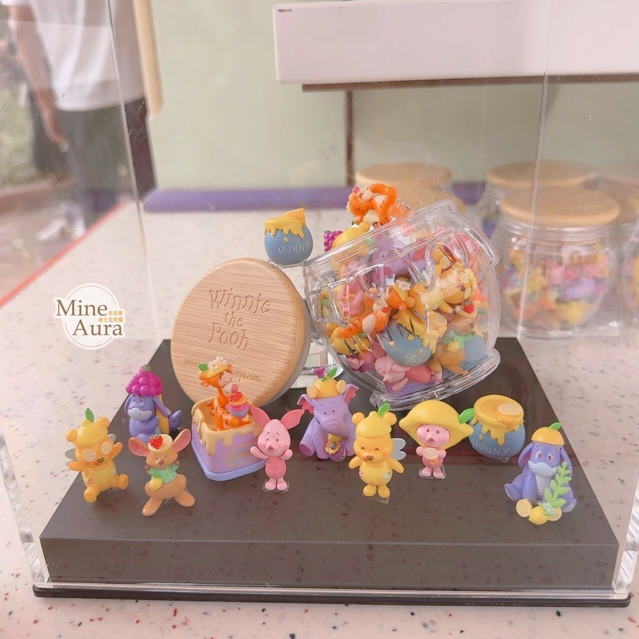 樂園限定 春日系列 小熊維尼 Winnie the Pooh 迷你公仔+罐子 -香港迪士尼樂園