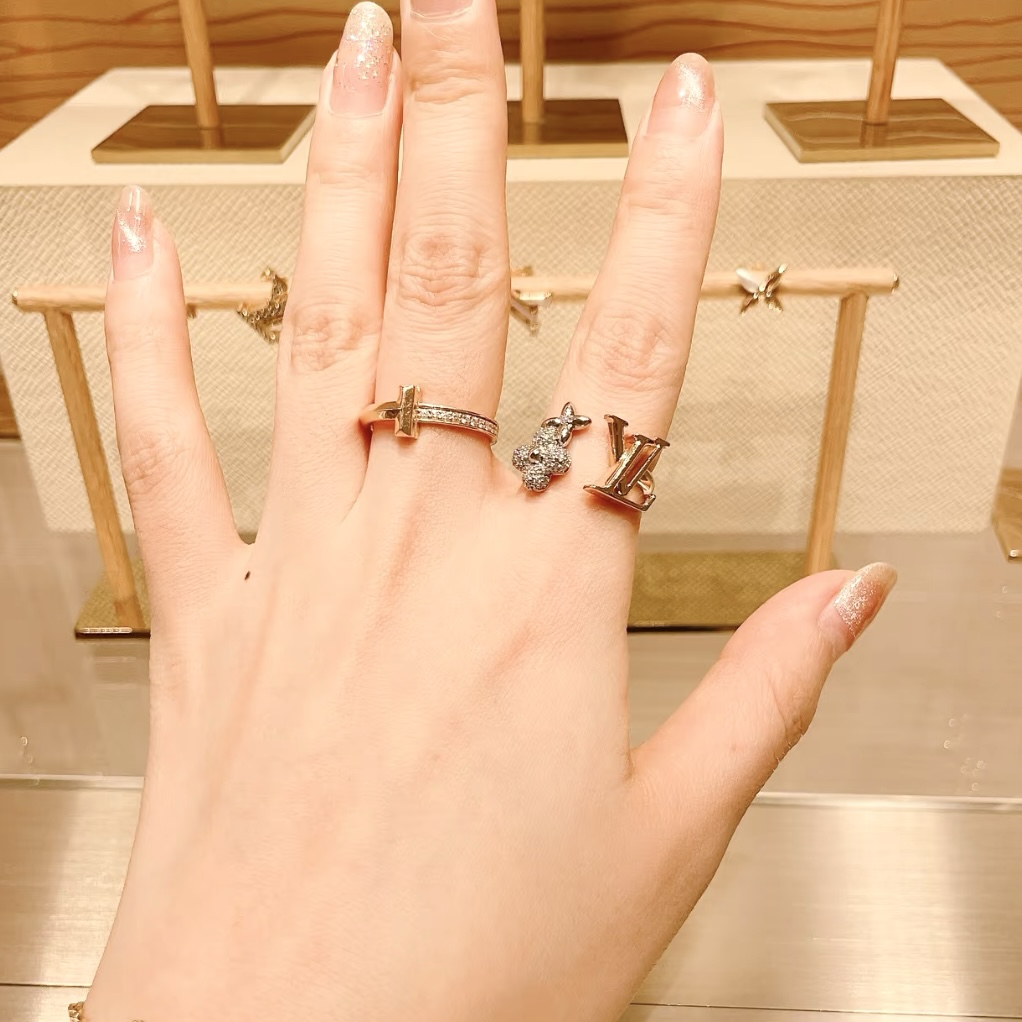 18k Loulougram”字母老花滿鑽四葉草定製開口戒