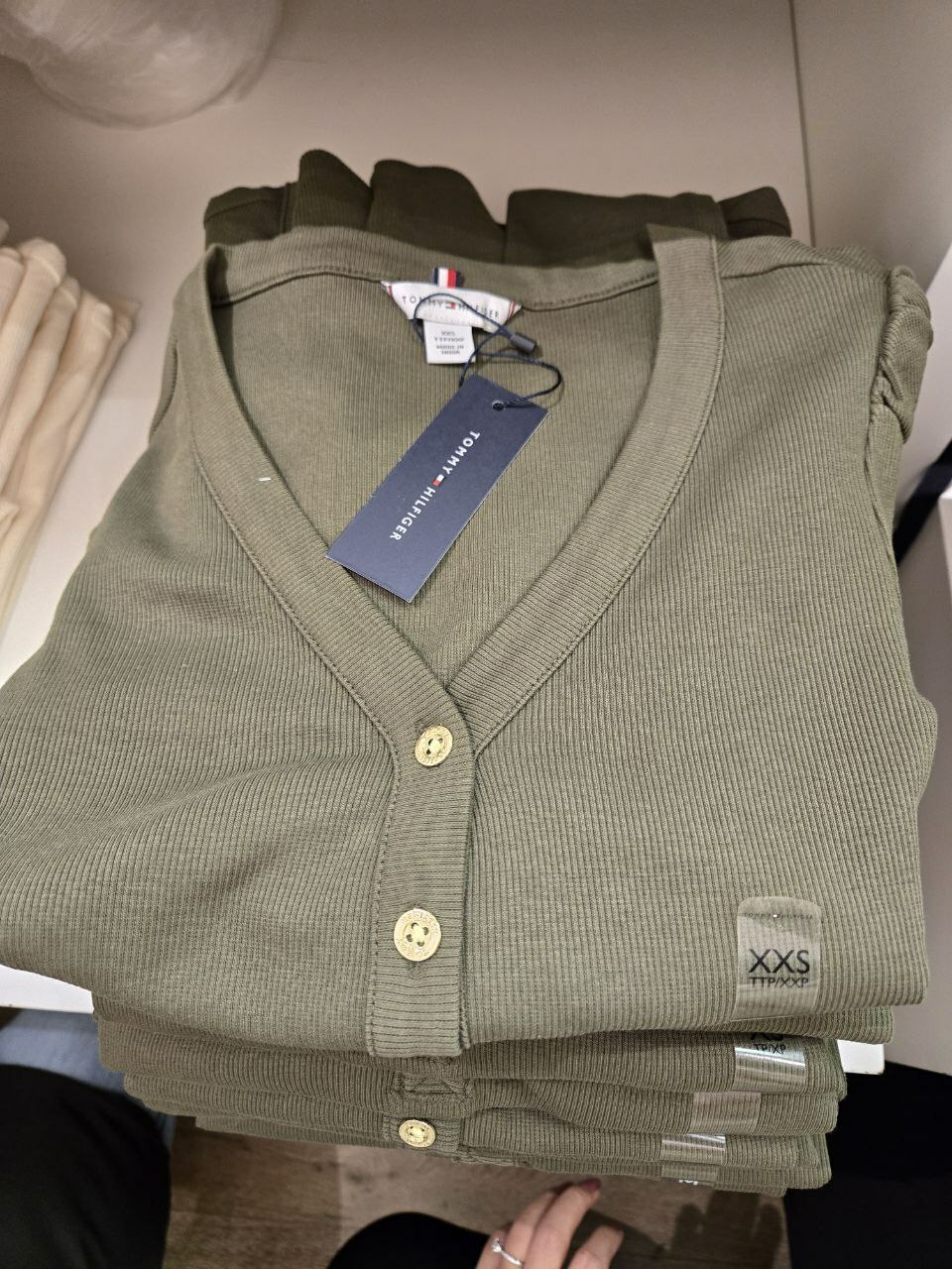 [U] TOMMY HILFIGER OLIVE GREEN WOMEN'S PUFF HENLEY LONG SLEEVE T-SHIRT, 76j5529-701 (UTH434)