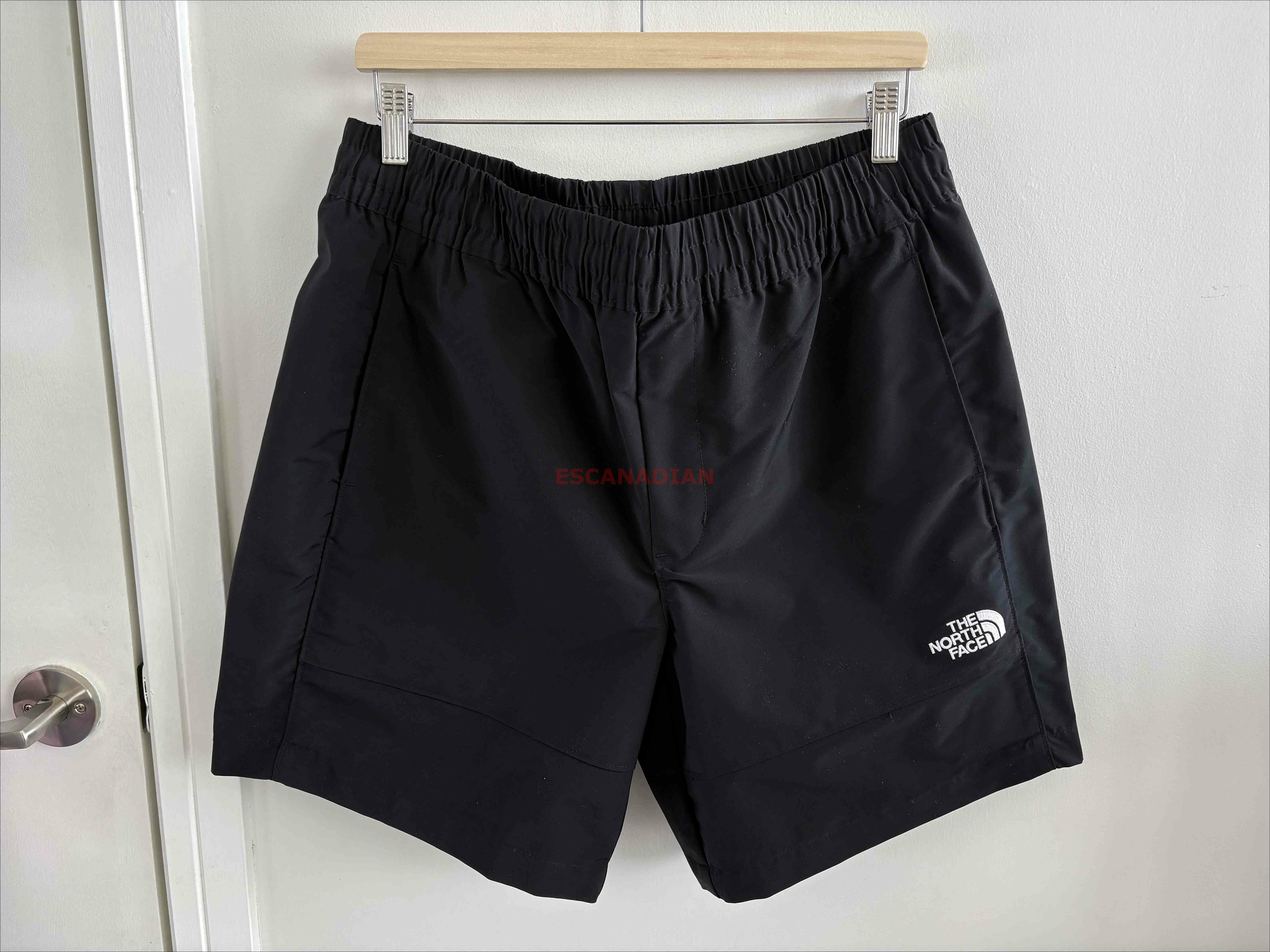 THE NORTH FACE 男大人 Easy wind系列 刺繡標 防風 防潑水 硬挺短褲