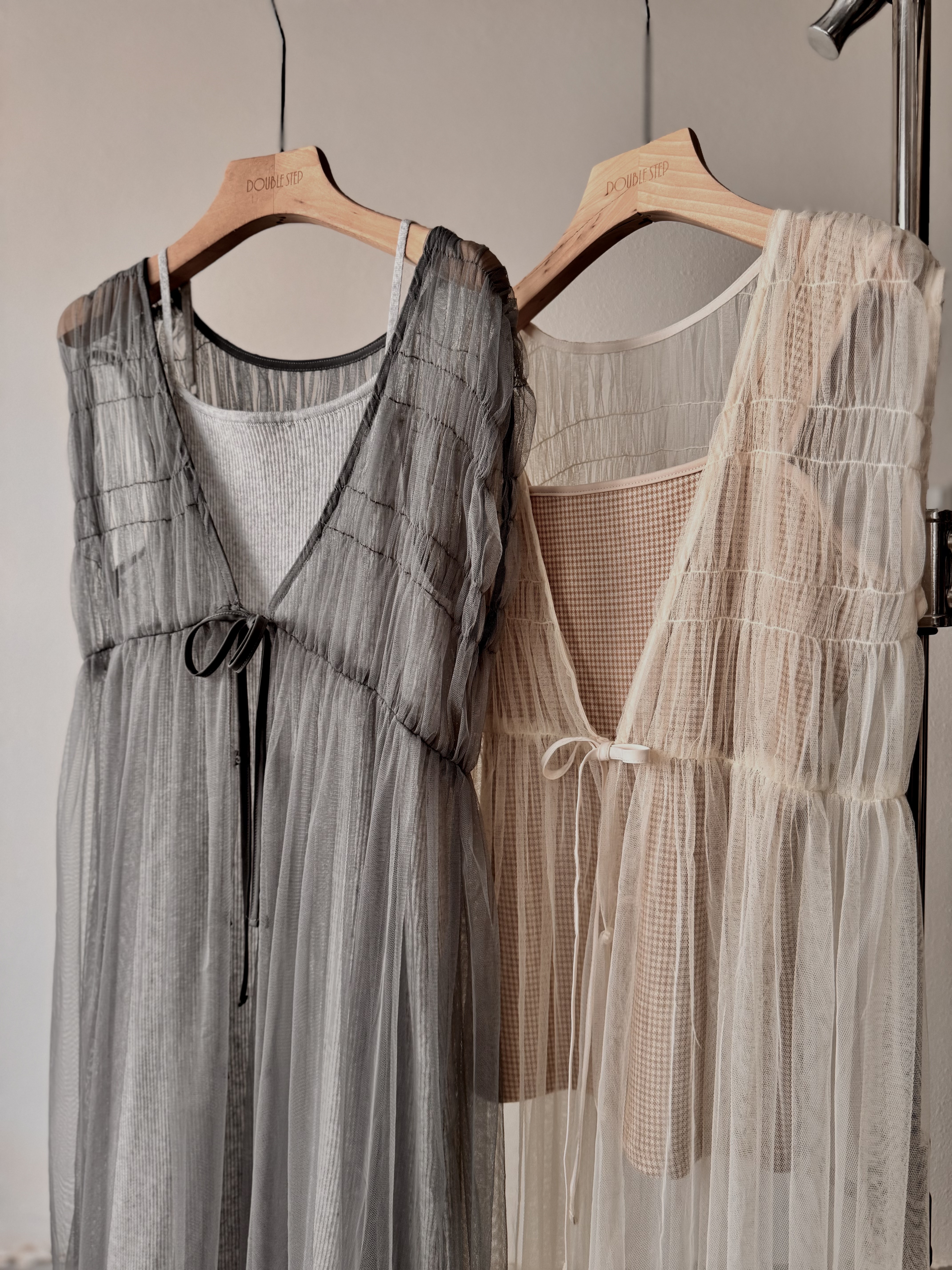 V領紗網背心罩裙 - OP43286