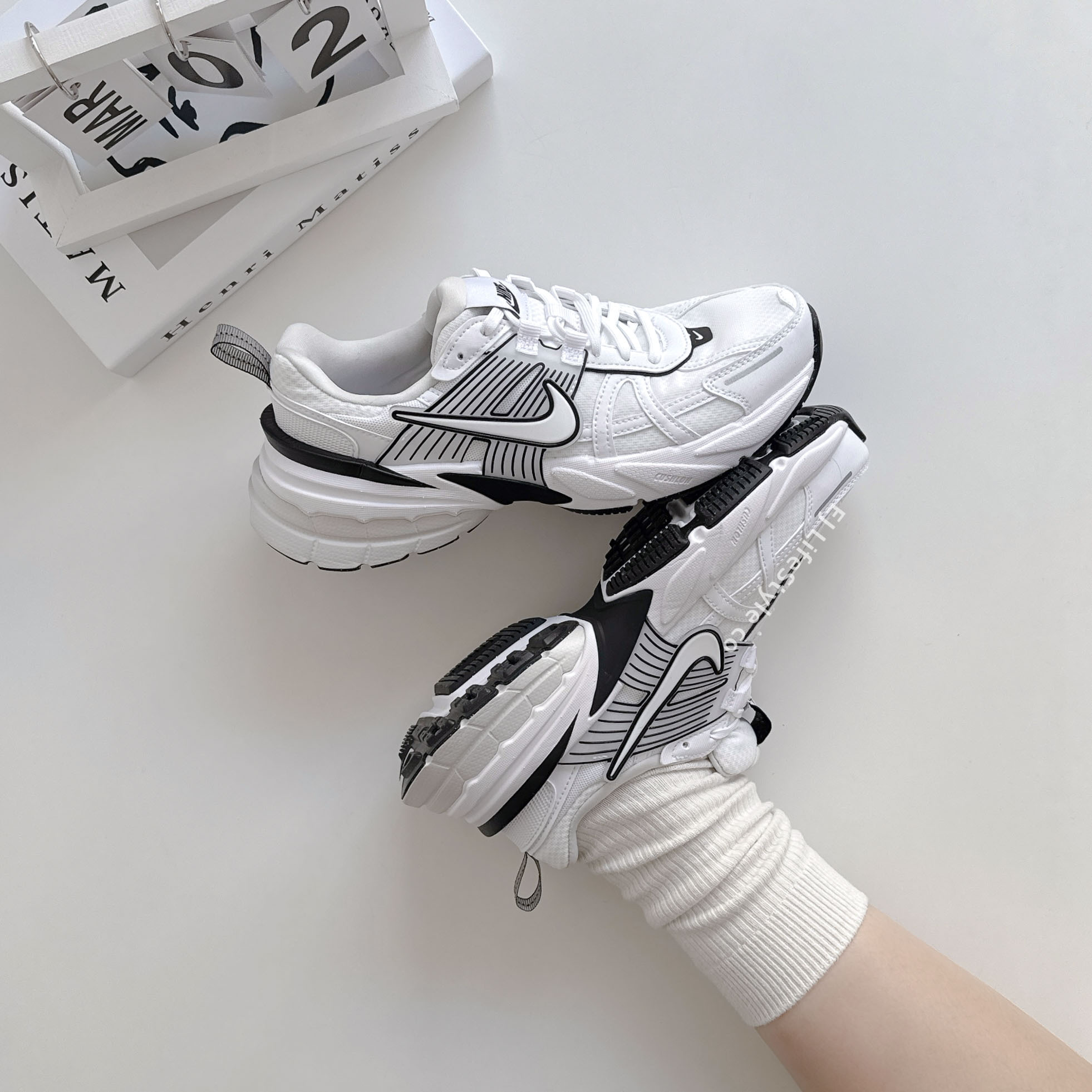 NIKE V2K RUN RUNTEKK 白黑 米灰 黑邊 復古 Y2K 女鞋 HF5342-100 / 調貨