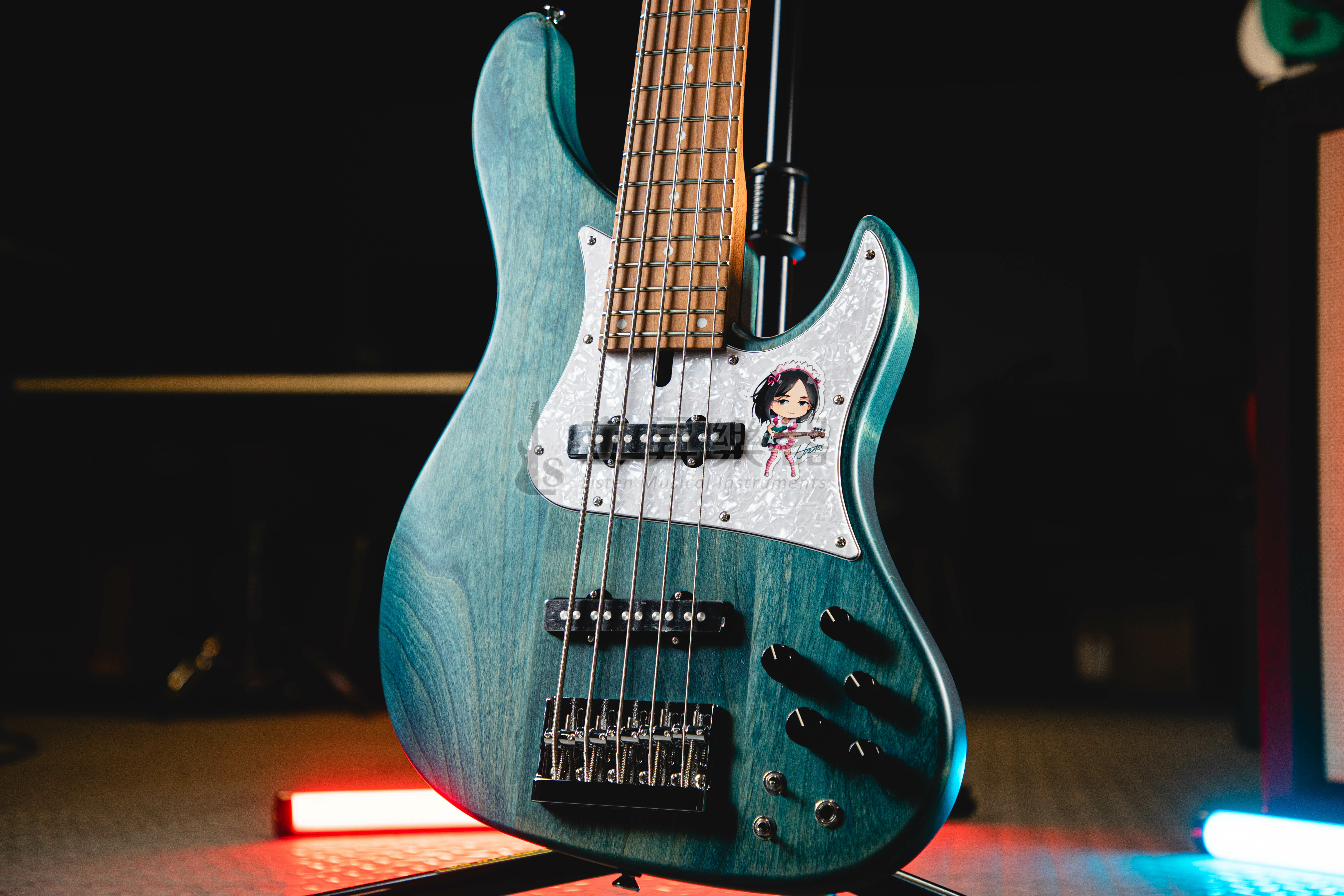 Bacchus WL524 H.J. Freaks 女僕大叔簽名 主動式 電貝斯 五弦 透木紋綠色/粉色 第 3 張圖片｜三峽吉他 / Bass