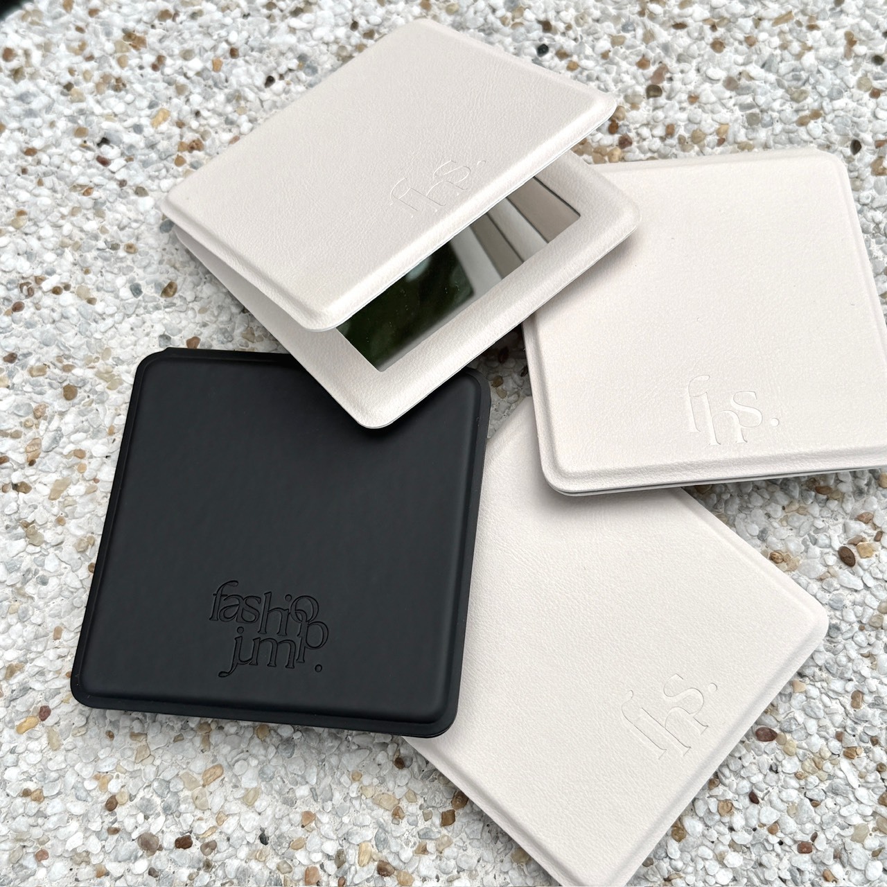 （現貨）FASHIONJUMP Home - Leather Compact Mirrors 迷你隨身鏡 / 化妝鏡