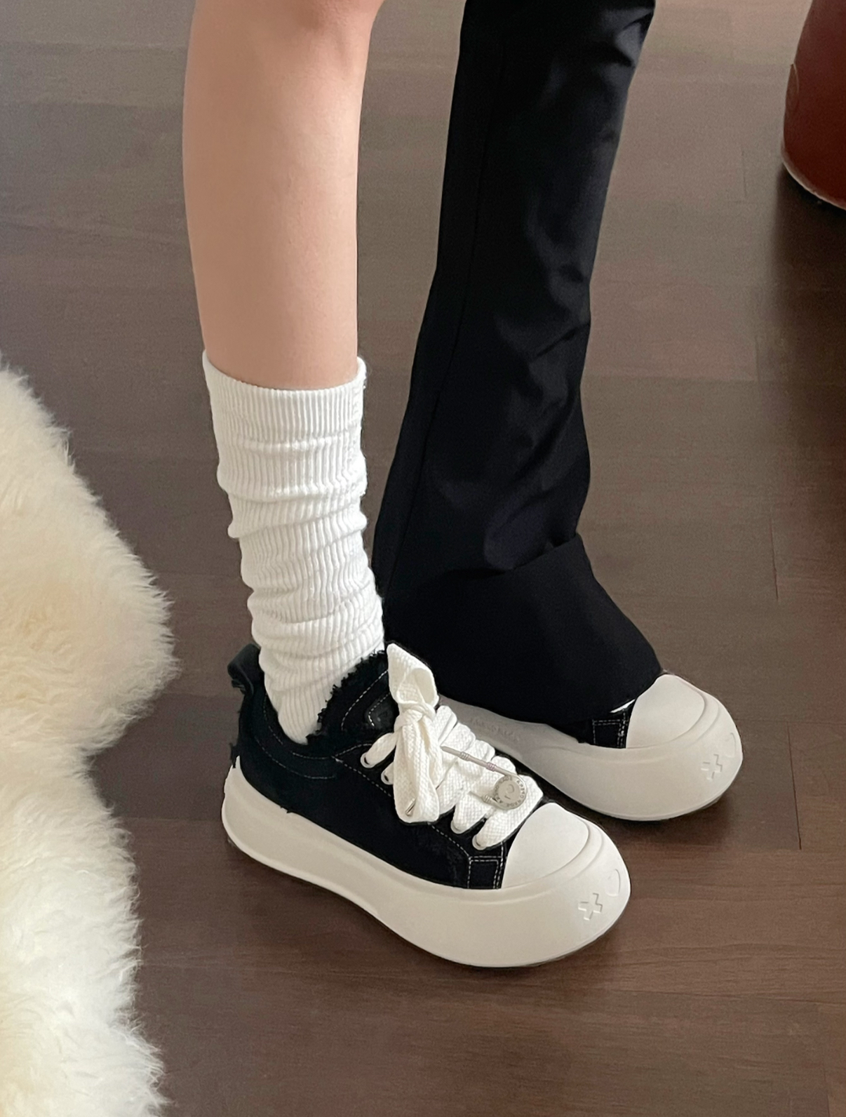 SOAP OPERA 解構開口笑大頭鞋 泡泡鞋 黑白色 黑色 厚底 寬鞋帶 不修邊 別針 笑臉 帆布鞋 大頭鞋/預購