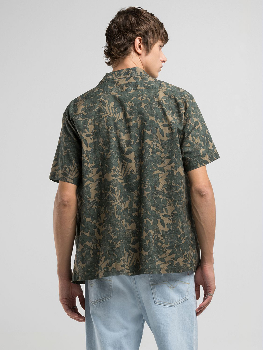 寬鬆版軍綠色短袖花襯衫