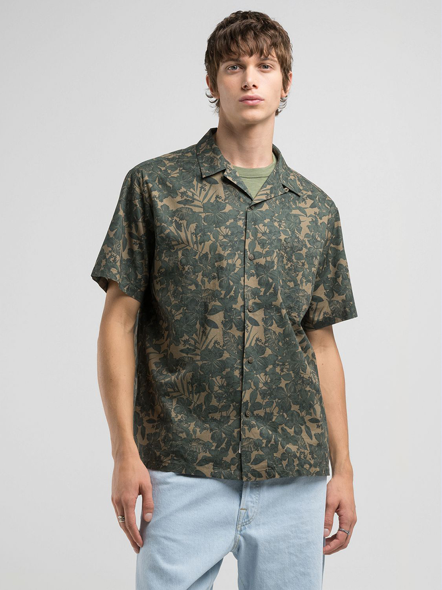 寬鬆版軍綠色短袖花襯衫