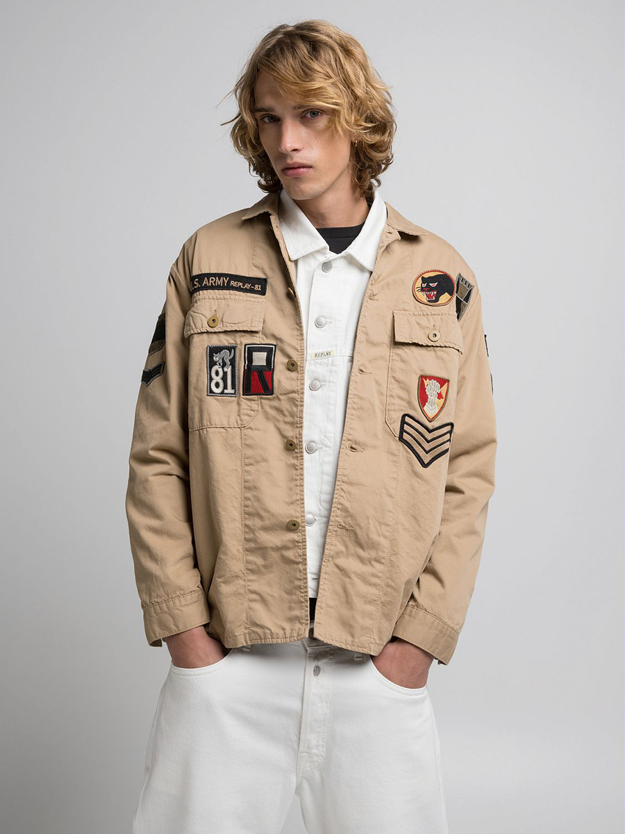 沙色軍風刺繡布章薄外套