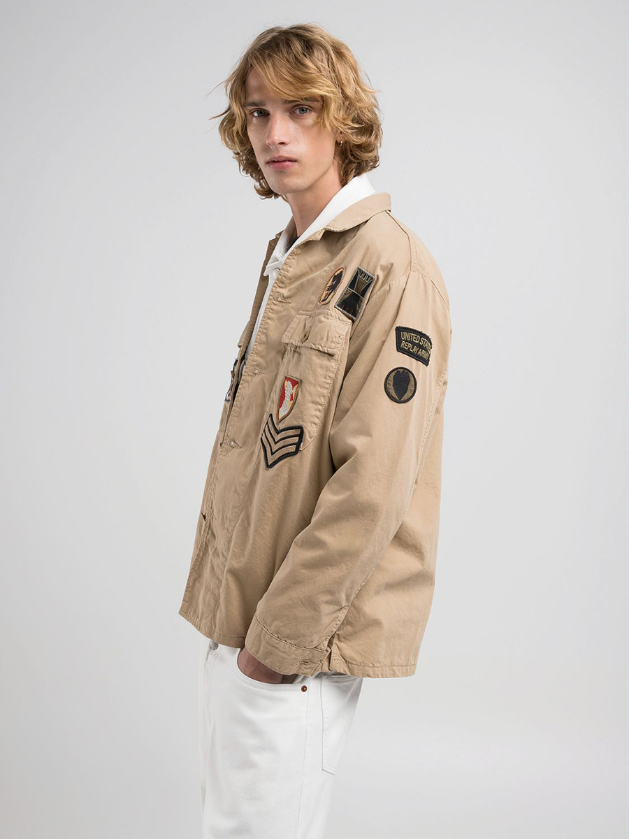 沙色軍風刺繡布章薄外套
