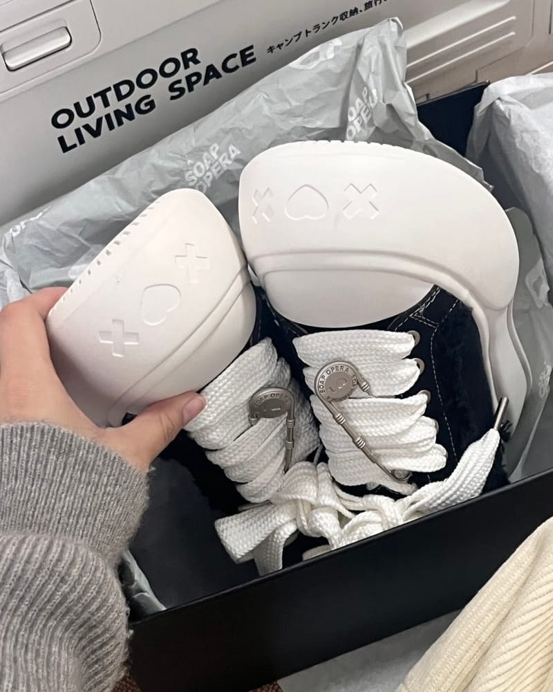 SOAP OPERA 大頭鞋 解構 開口笑 不修邊 厚底 黑白