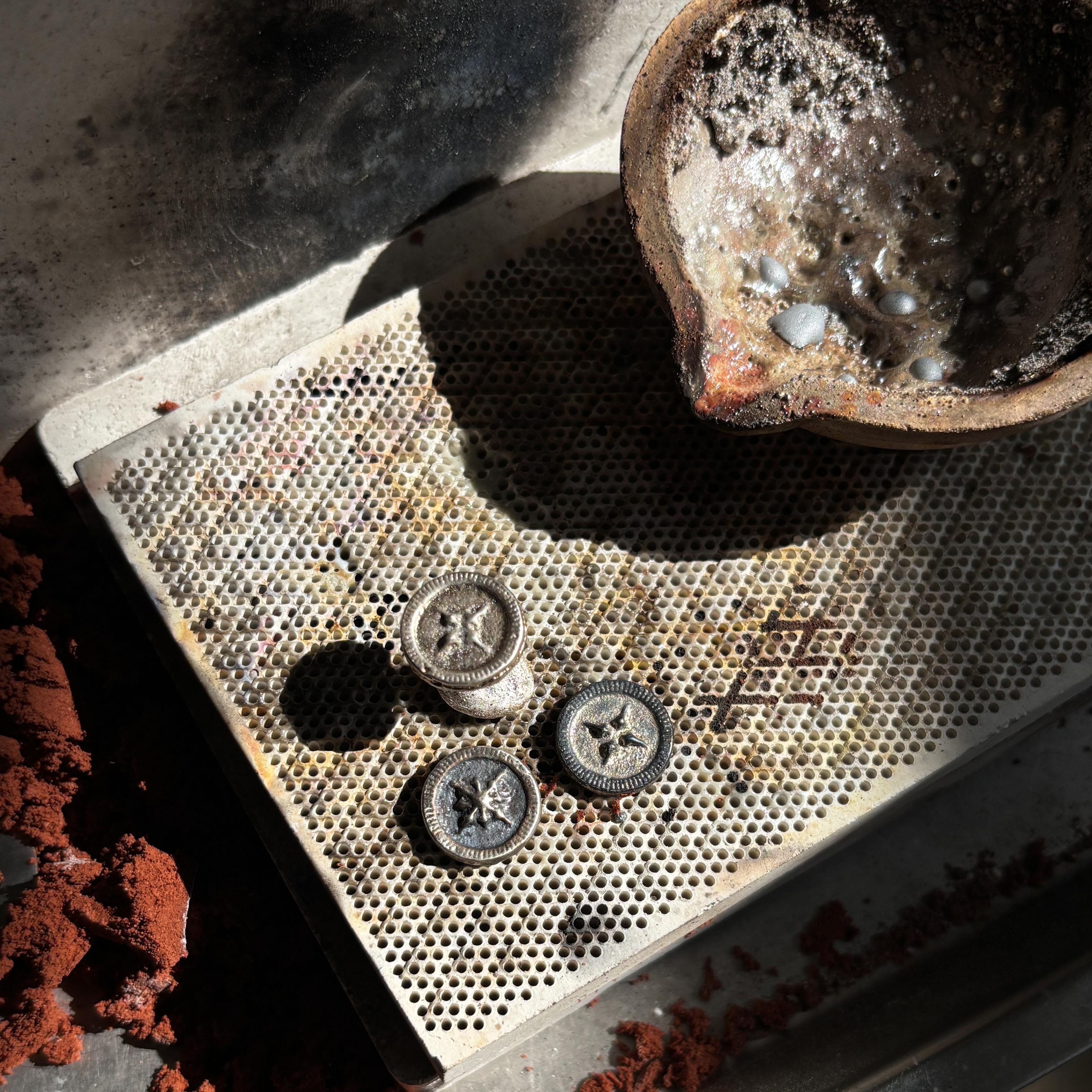 MISZHAN ĴO Bleeding Tang Earring