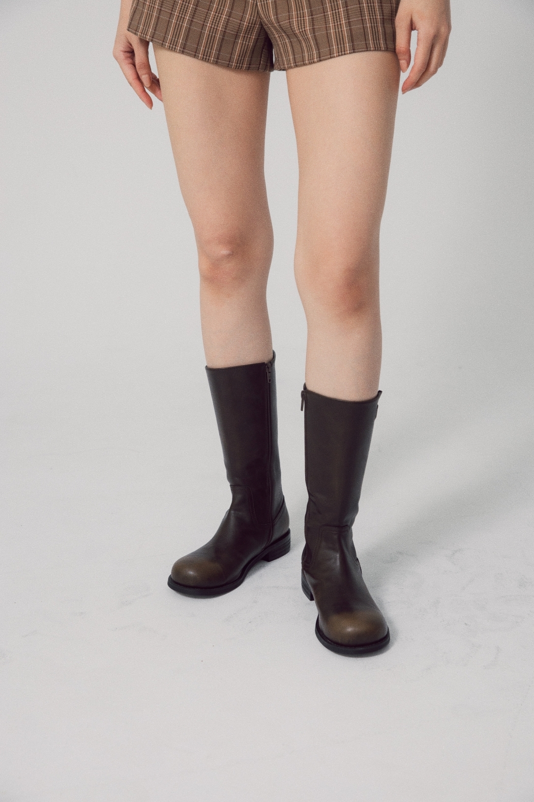 【穿拍樣品】復古側釦圓頭長靴