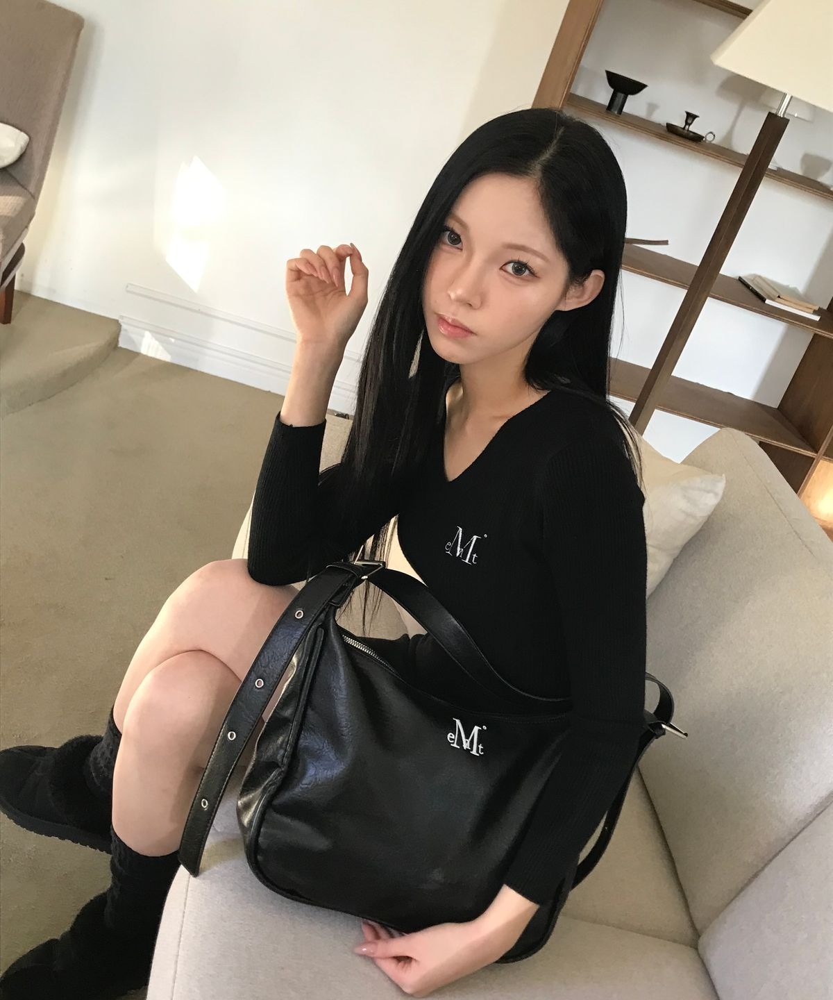 ☆韓国☆［MUCENT］POT DOUBLE WRINKLE LEATHER SHOLDER BAG 2C MUCENT | POT DOUBLE WRINKLE LEATHER SHOULDER BAG UNISEX
