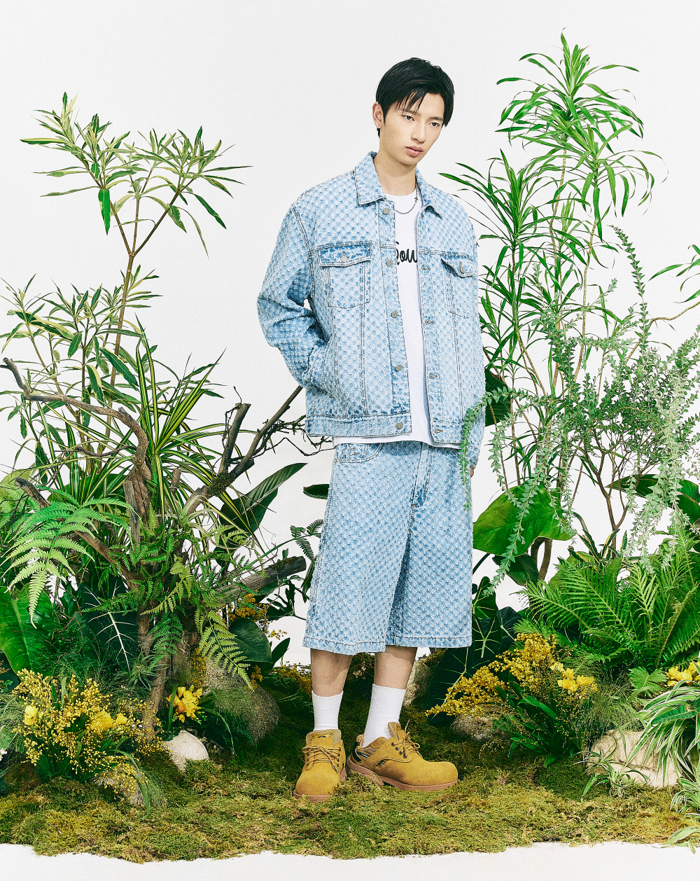 男女同款BERMUDA 刺繡小天使LOGO 滿版印花牛仔短褲- 淺藍色