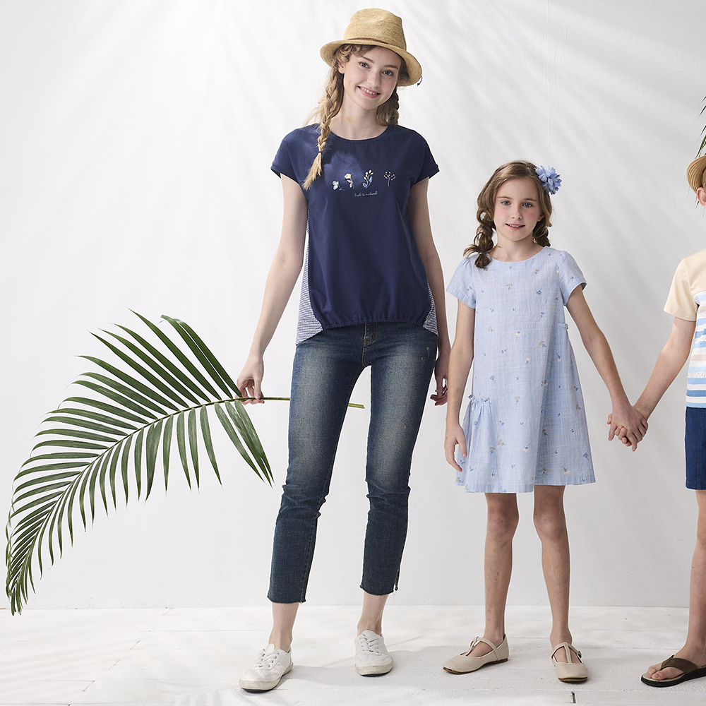 PIPPY精緻花卉刺格紋圓領上衣 丈青