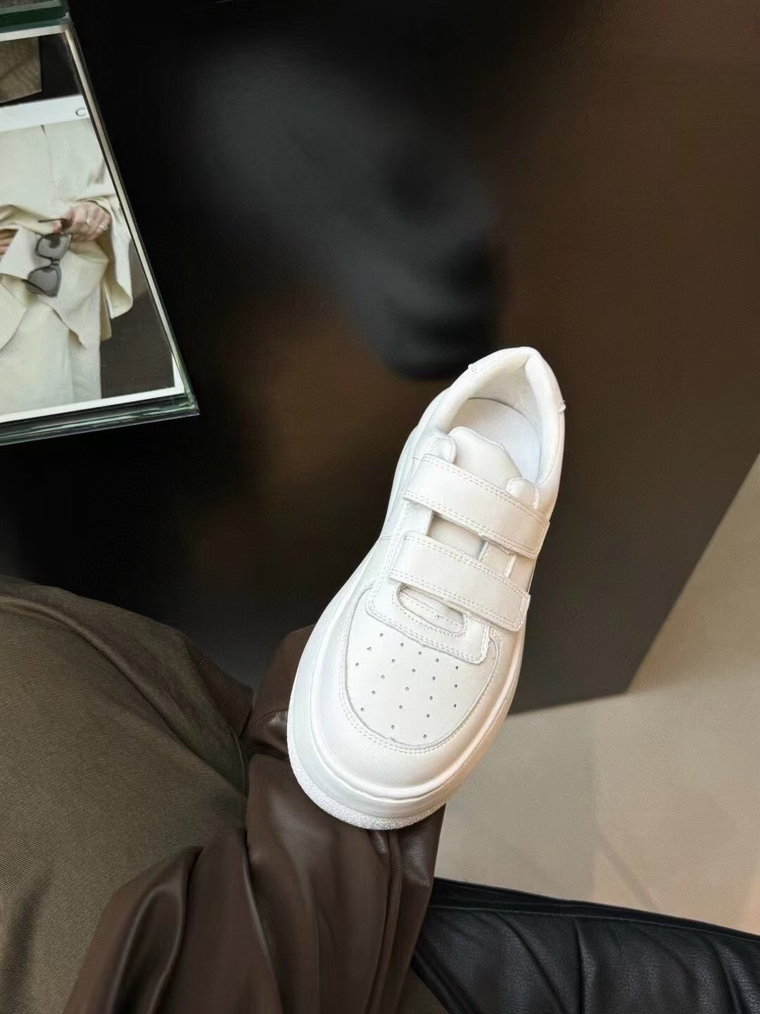 韓版魔鬼氈增高牛皮小白鞋