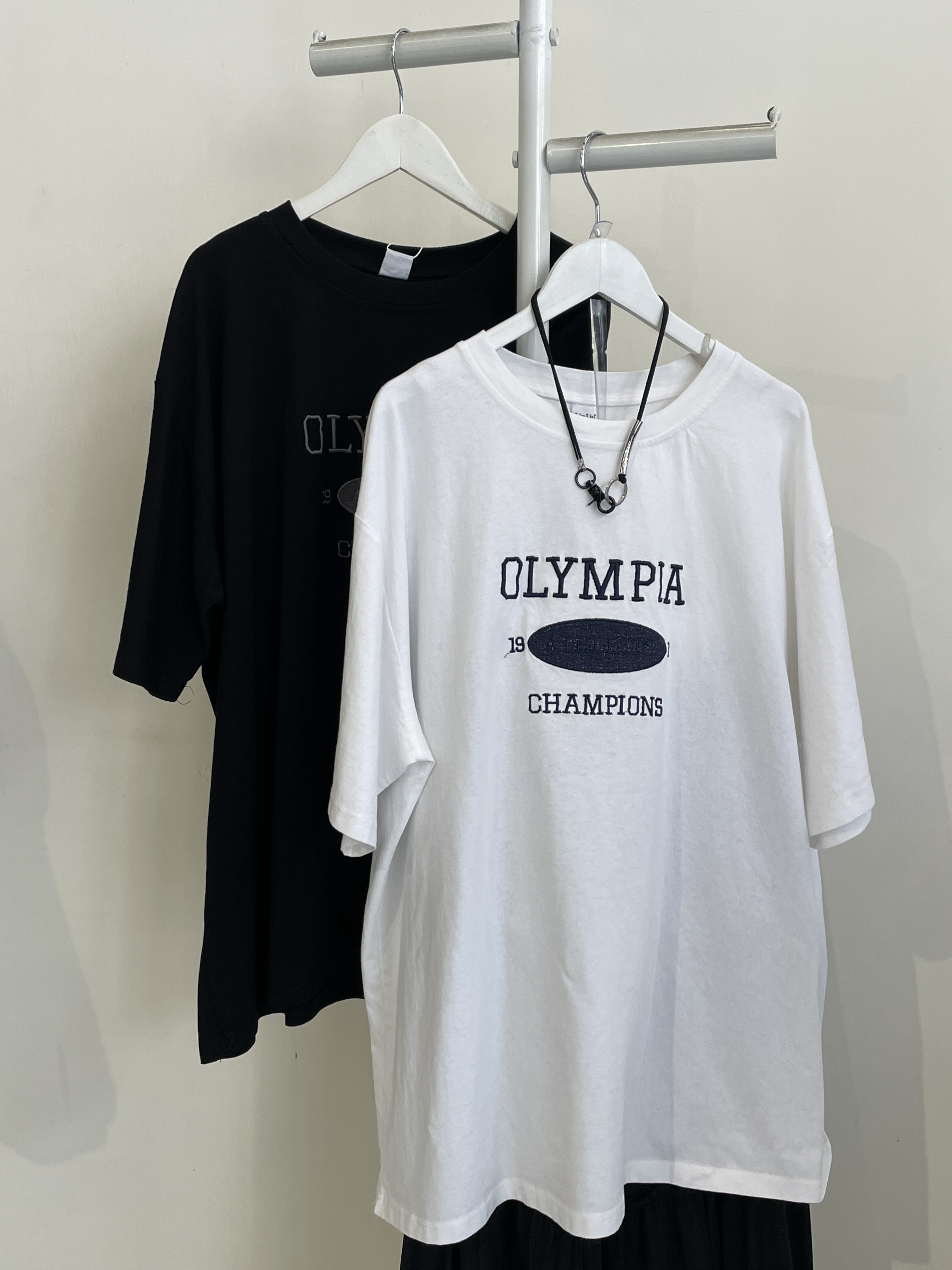 胸前刺繡字樣男友風上衣-9515