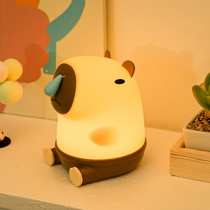 《5759》坐姿鼻涕卡皮巴拉矽膠小夜燈