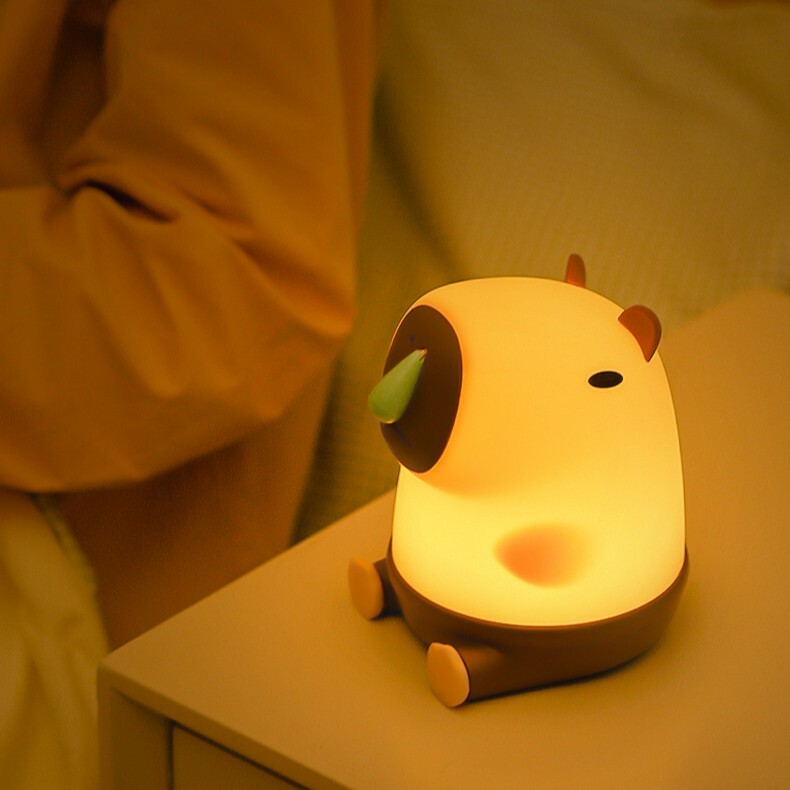 《5759》坐姿鼻涕卡皮巴拉矽膠小夜燈