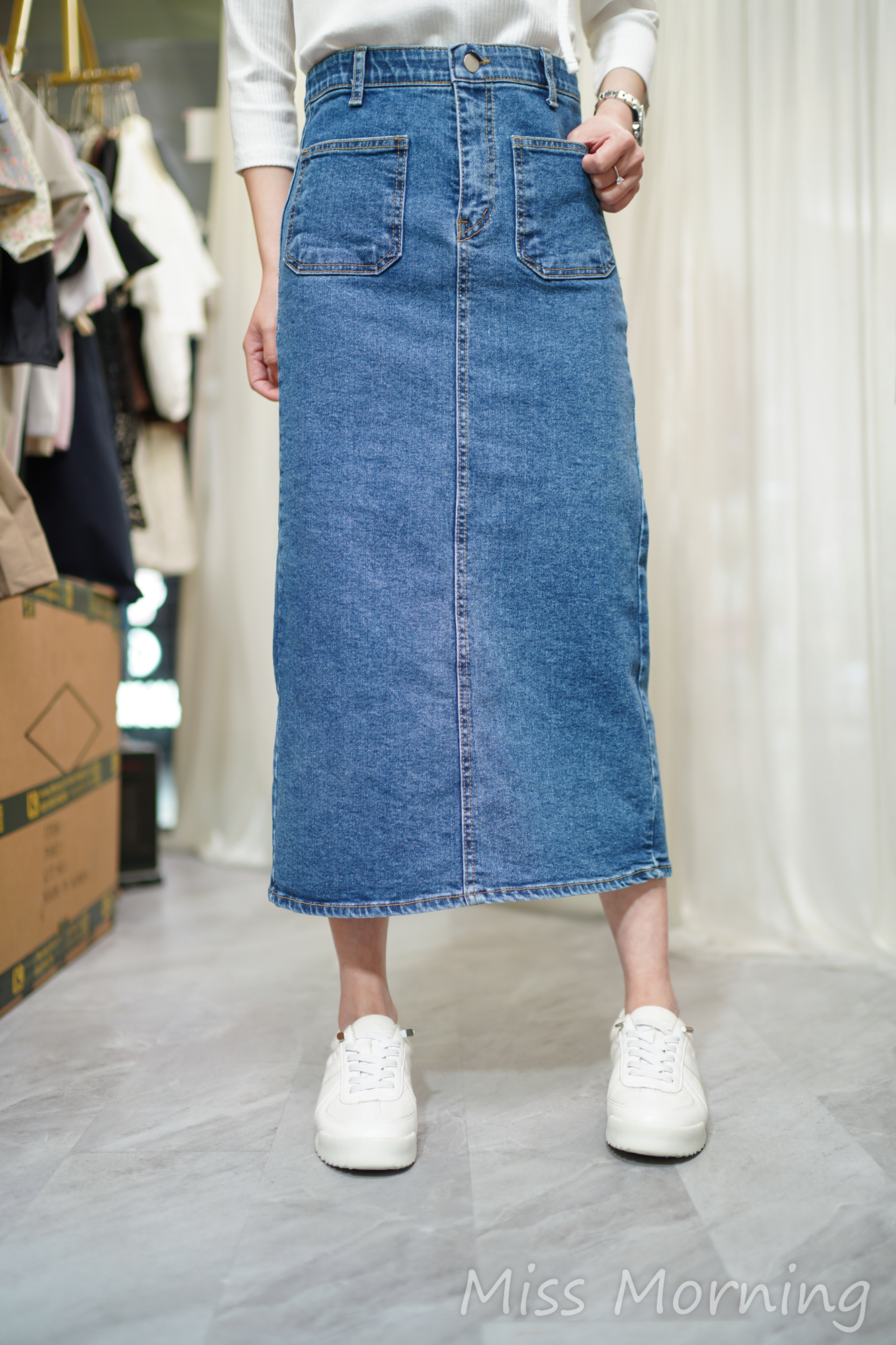 假露肩上衣(14463)&4季岩著2袋牛裙(33901)