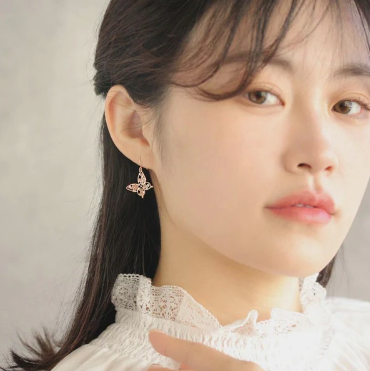 [日本制] 櫻花蝴蝶耳環 (防敏感)