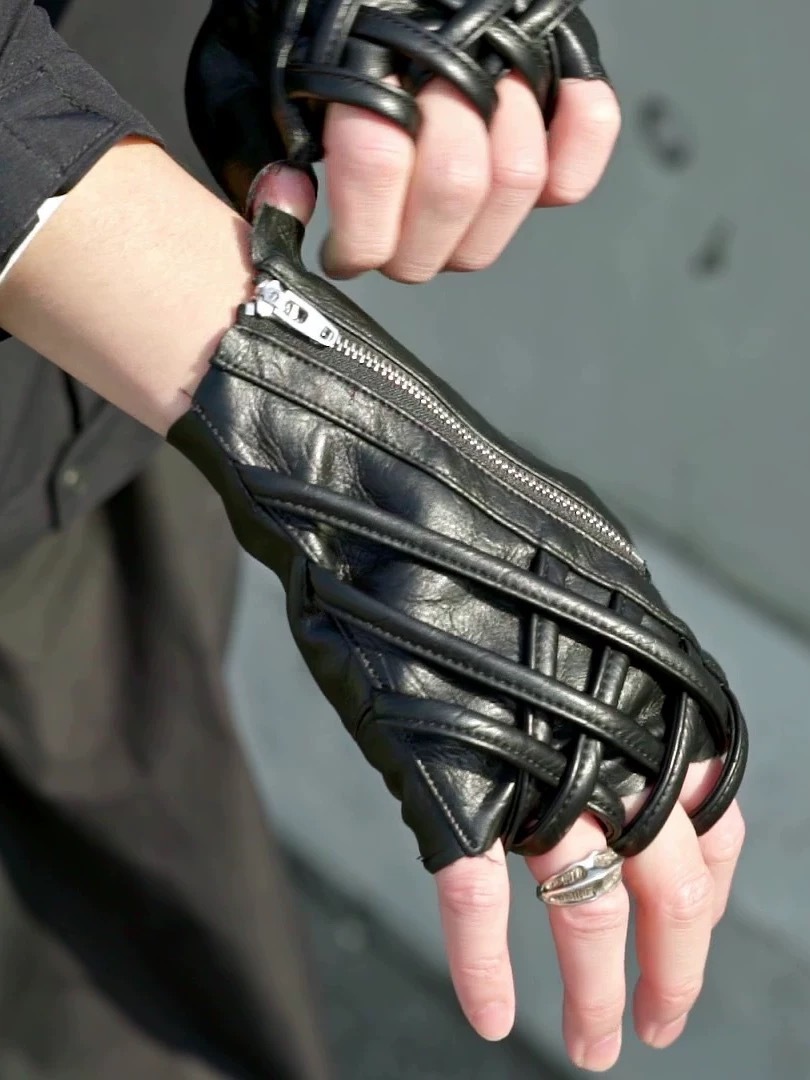 LMTWL 龍牙PU皮革暗黑銀拉鍊手套