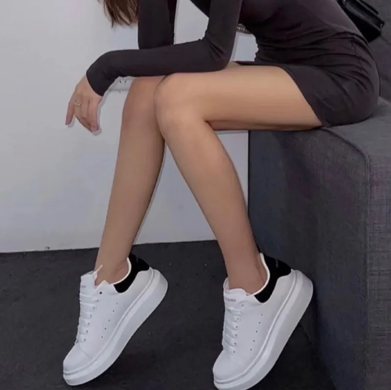 Alexander McQueen 亞歷山大 麥坤 小白鞋 黑白 黑尾 增高 休閒鞋 553680WHGP59061