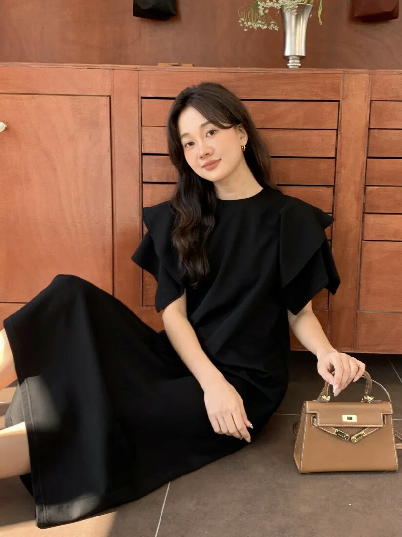 經典黑立體荷葉袖造型圓領長洋裝-F (Elegant & Love)