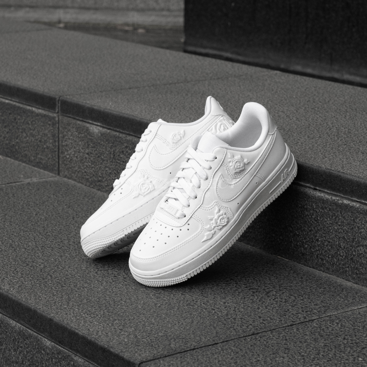 【逢甲FUZZY】W Nike Air Force 1 "White Roses" 白玫瑰 立體浮雕 HF2016-100