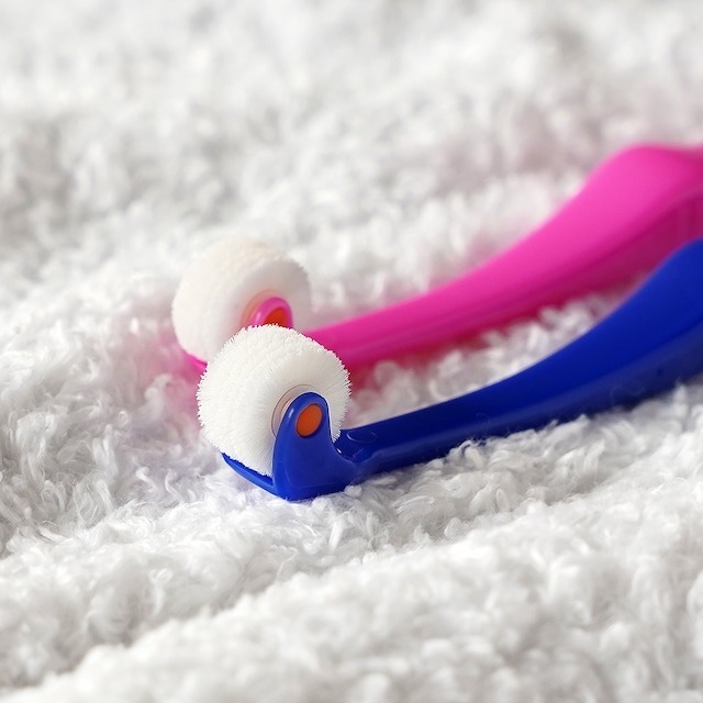 日本製 KURUN銀離子 咕嚕潔淨直立牙刷(兩色)