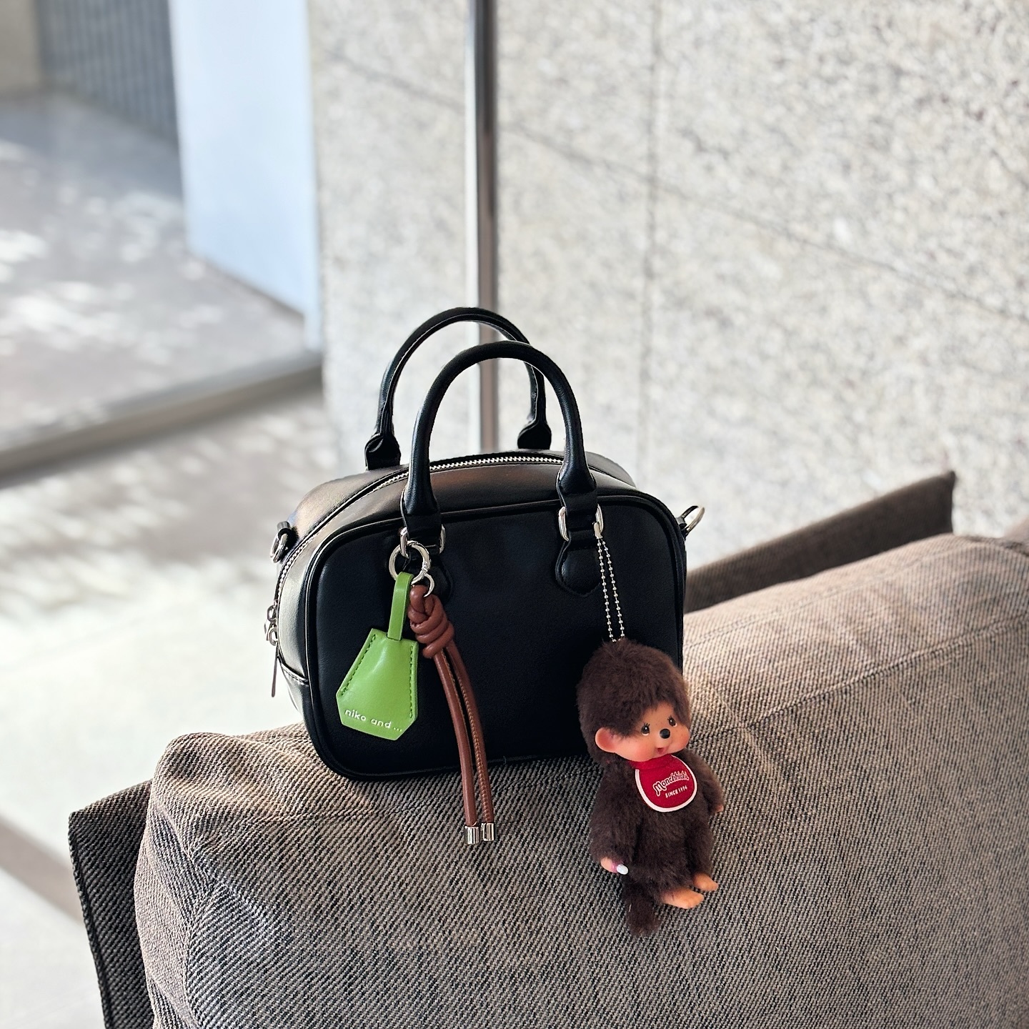 niko and ... 日本限定 焦糖 黑色 附吊飾 波士頓 側背包 手提包 2Color