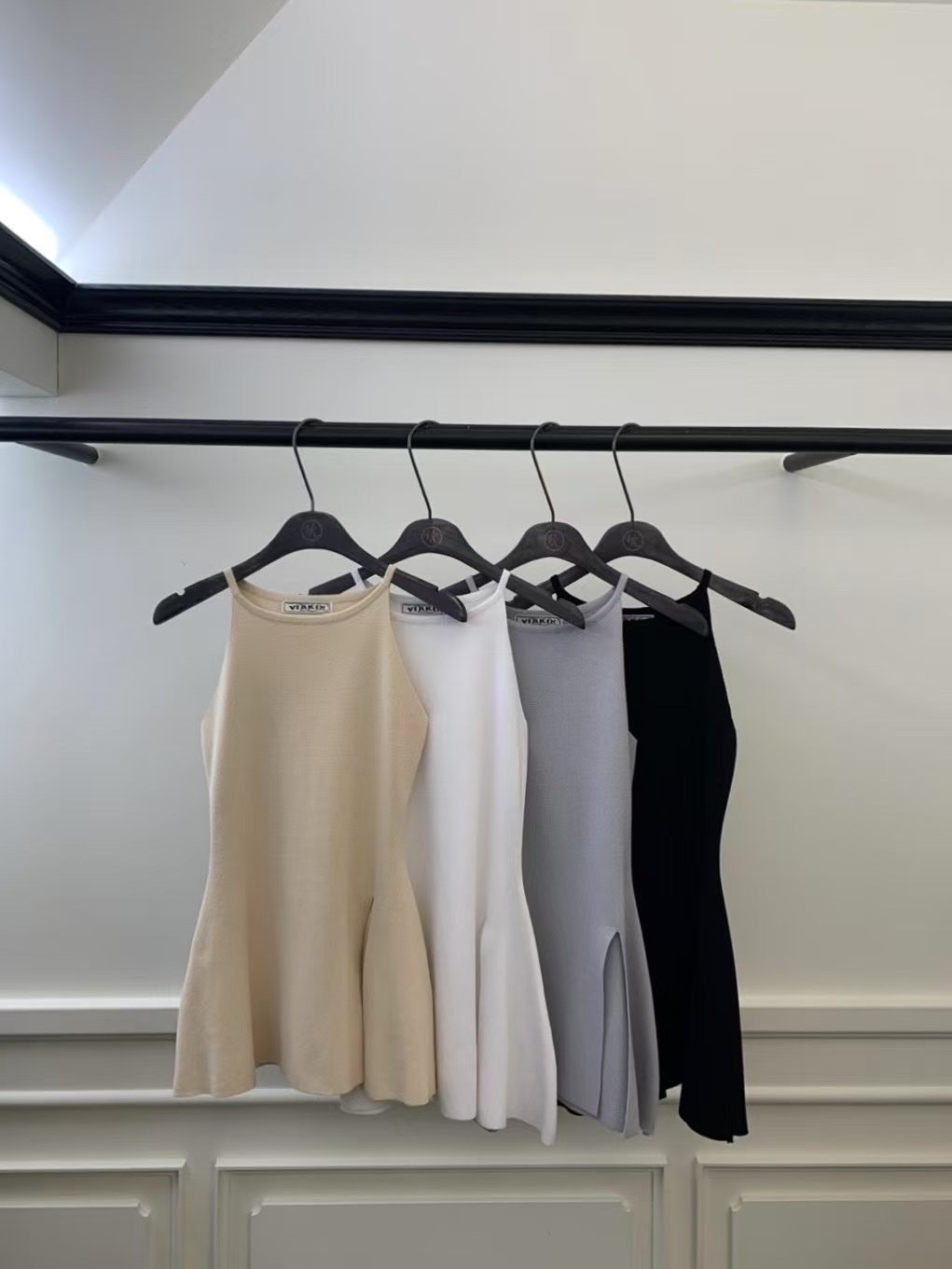 悠悠日記 開衩吊帶背心