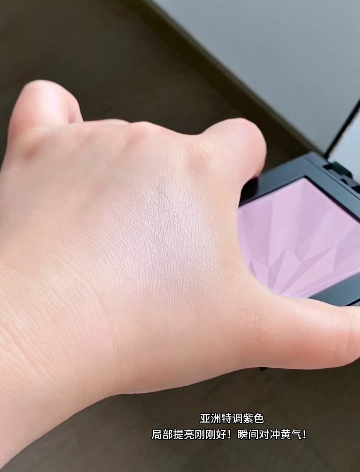 植村秀 無極限幻光蜜粉餅