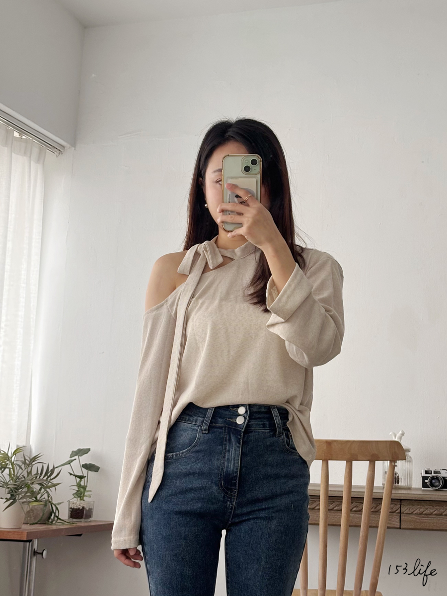 |現貨|微透膚氣質掛脖斜肩上衣(2色)