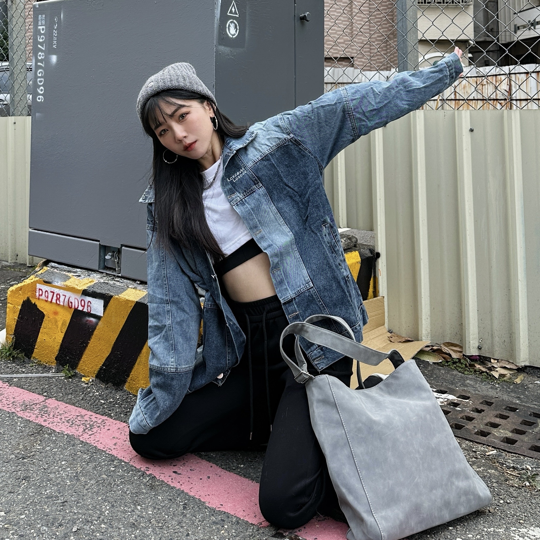 刺繡拼接牛仔外套(F00053)