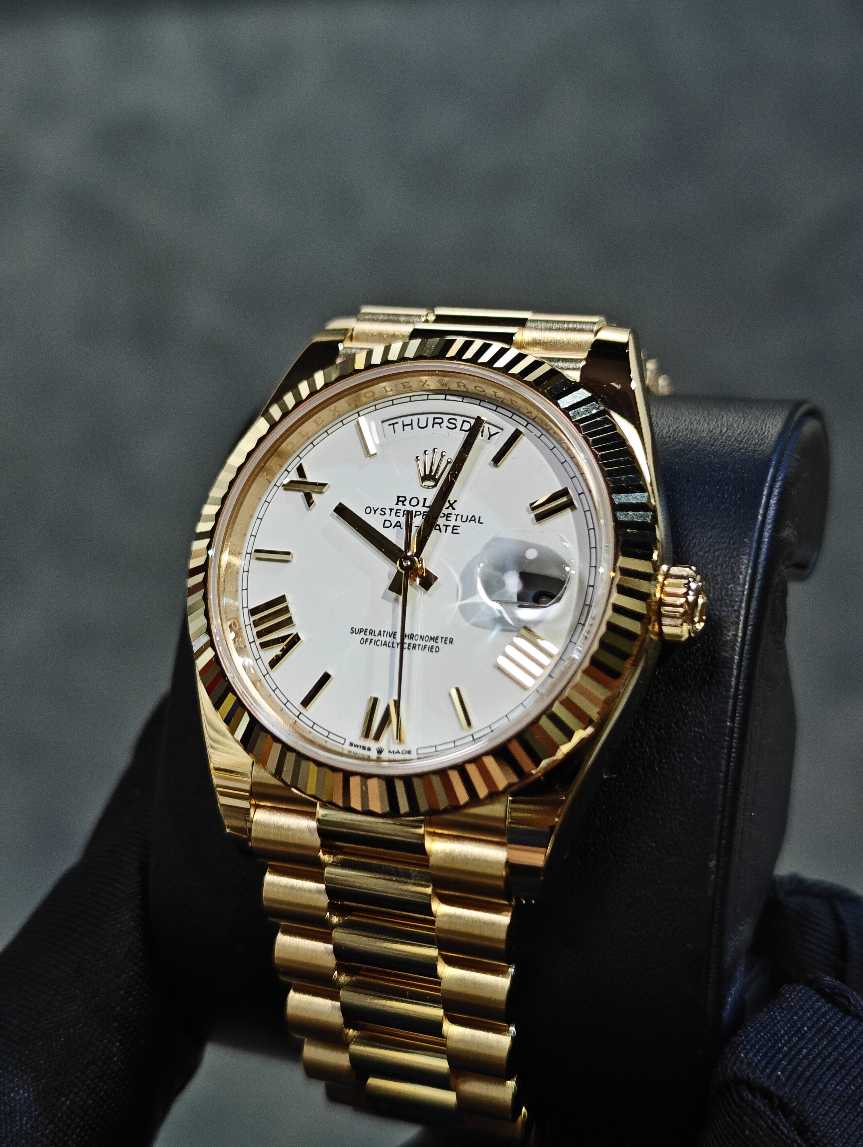 BRAND NEW ROLEX 228238 DAY DATE WHITE DIAL ROMAN YELLOW GOLD PRESIDENT STRAP 40mm