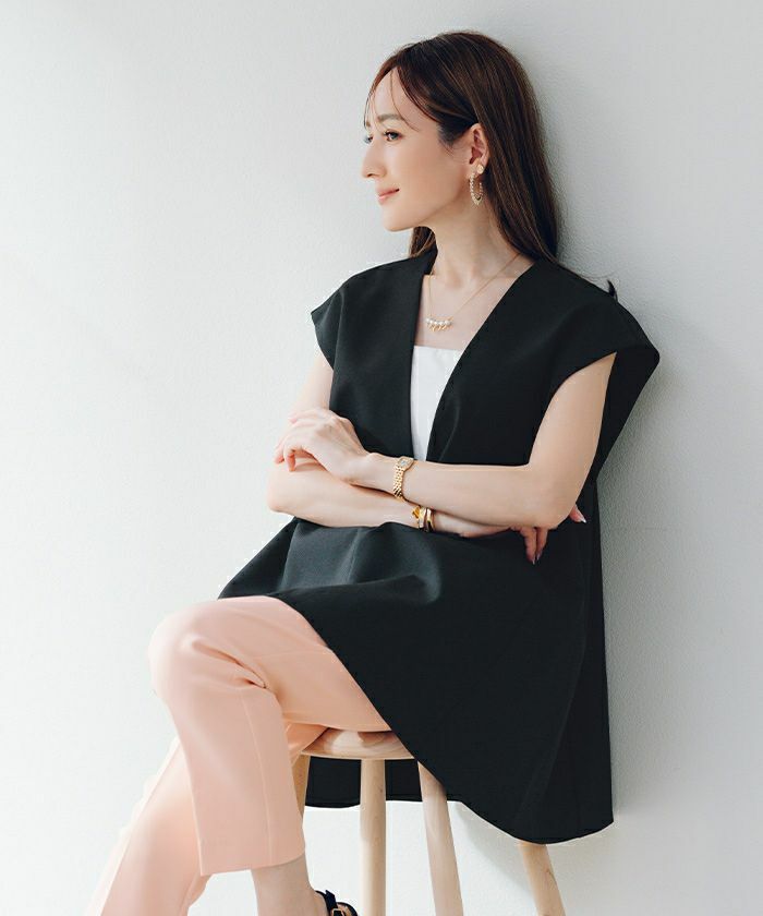 ur’s ディープVネックフレアトップス黑S（BFXN2119）