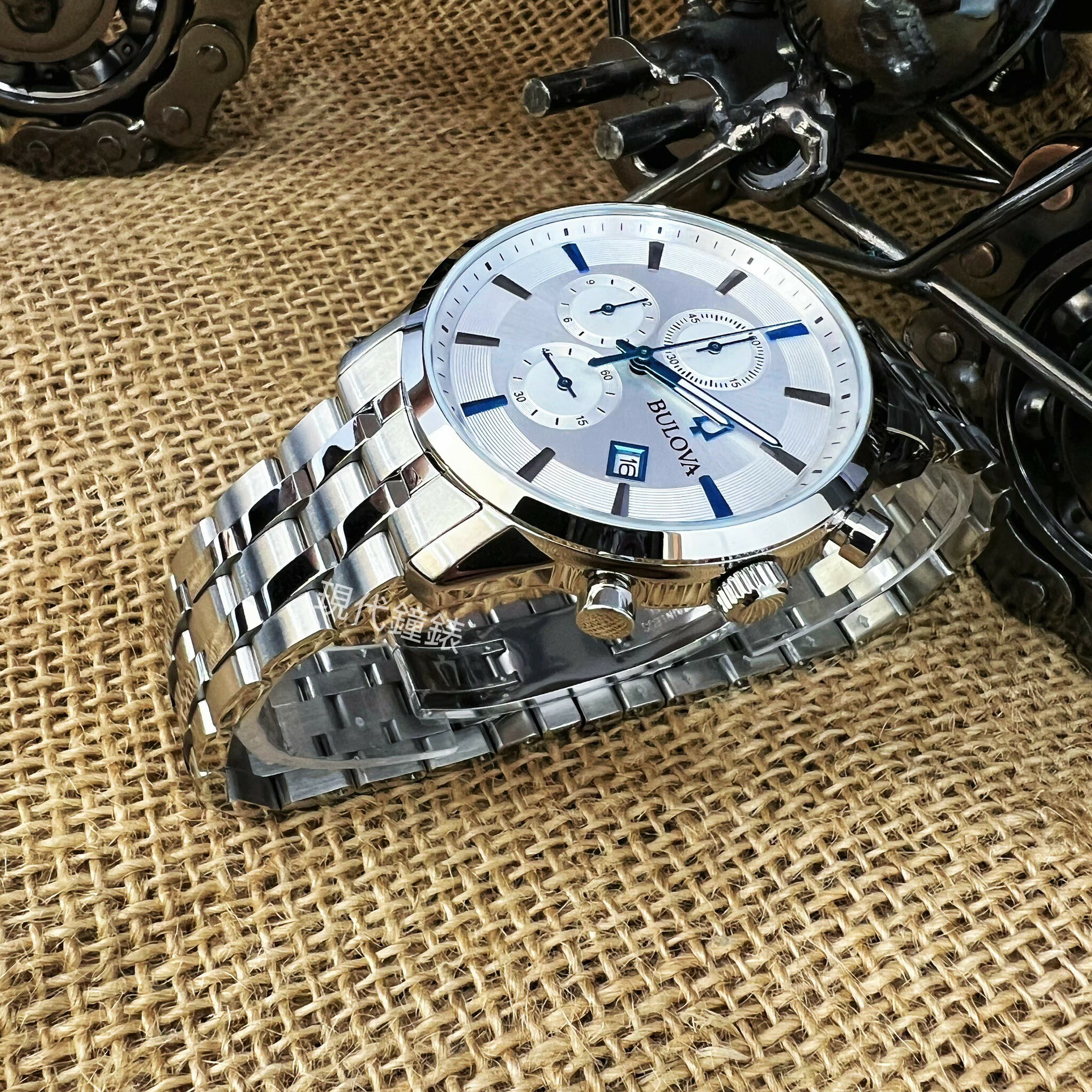 【BULOVA 寶路華】Sutton 系列 紳士三眼計時男錶 96B404 41mm 現代鐘錶