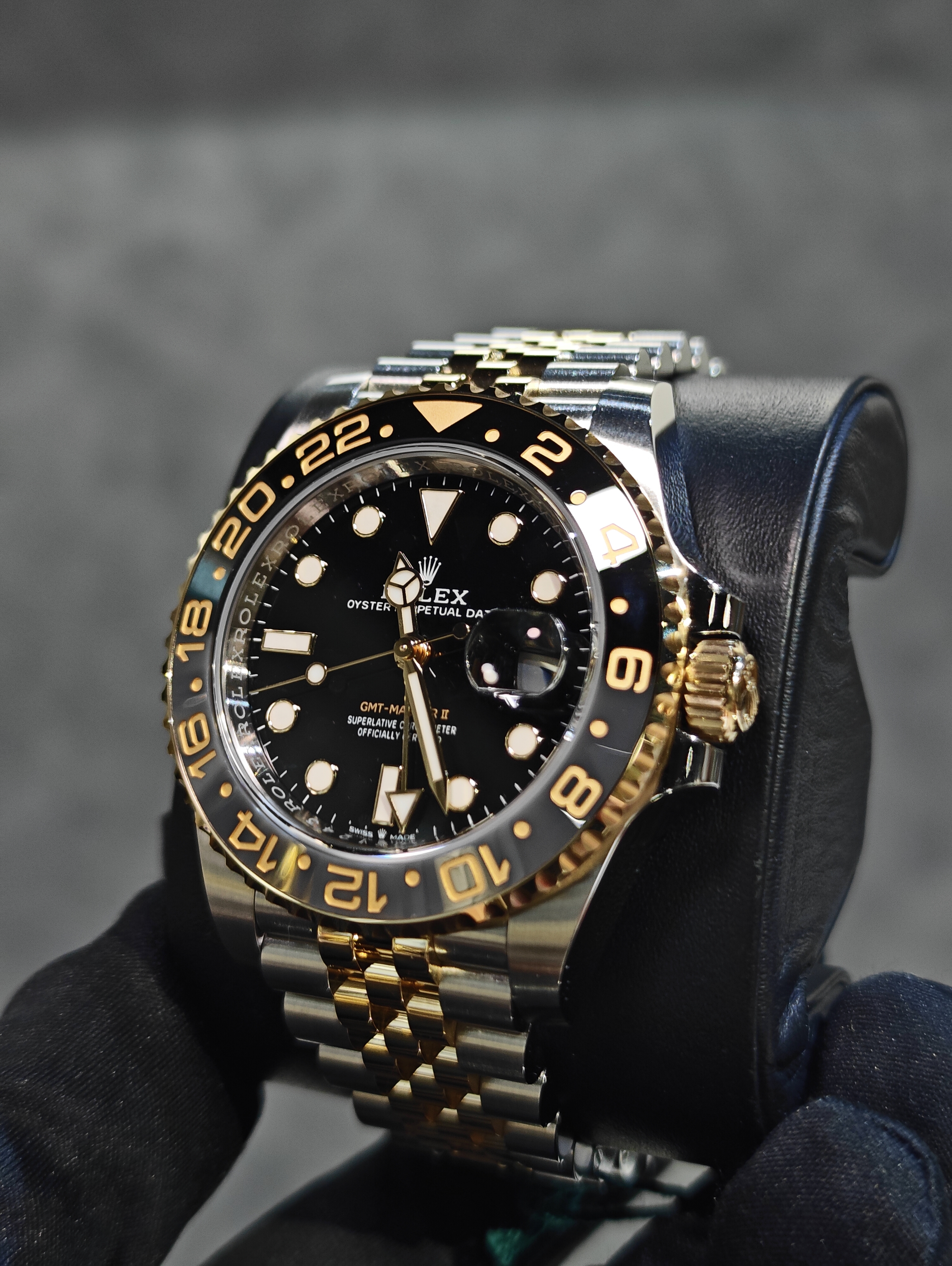BRAND NEW ROLEX 126713 126713GRNR GMT-MASTER II BLACK DIAL YELLOW GOLD STEEL JUBILEE 40mm m126713grnr-0001