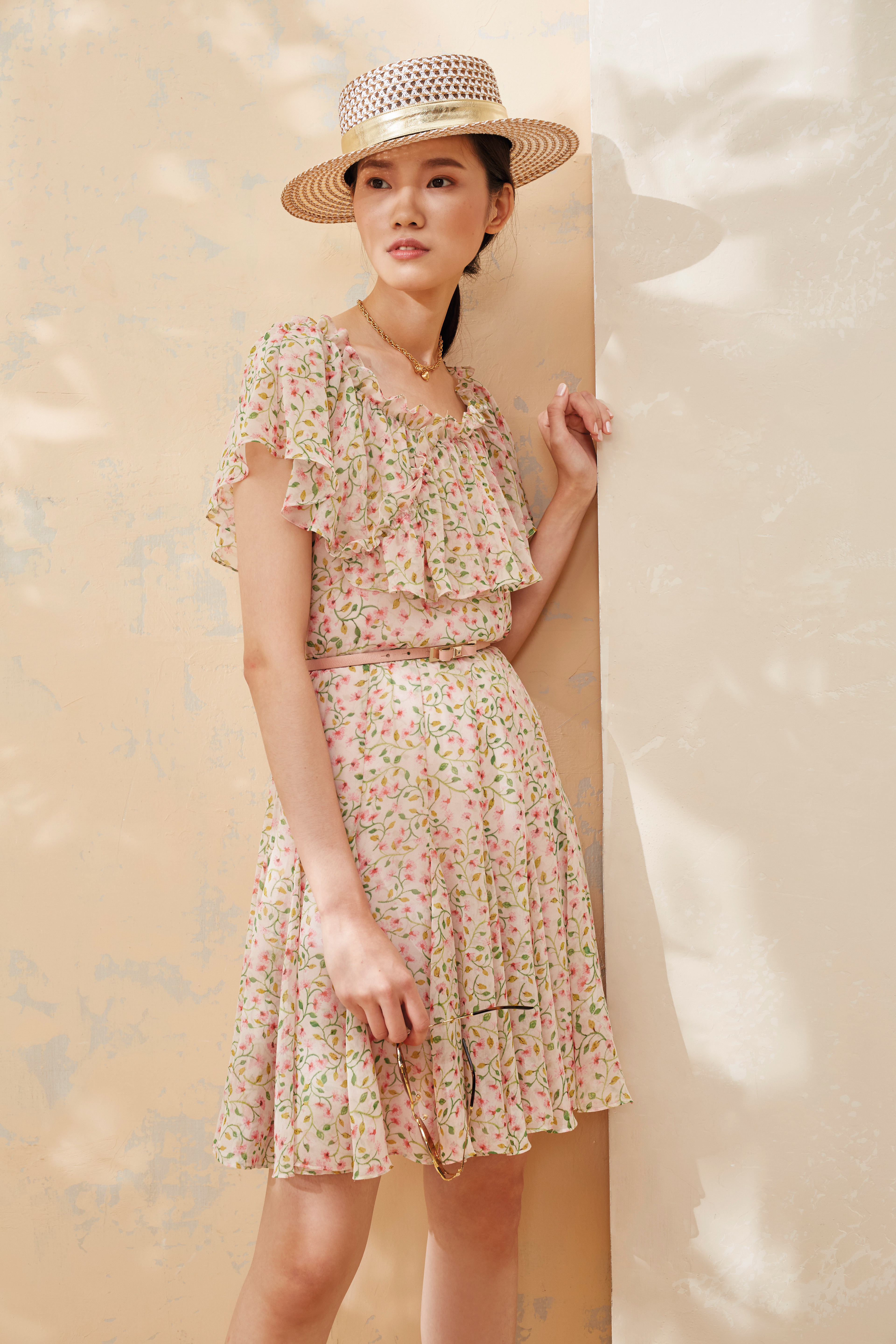 BB1EA126E1 夢幻島嶼不規則荷葉圍裹碎花浪漫短洋 (官網限定)