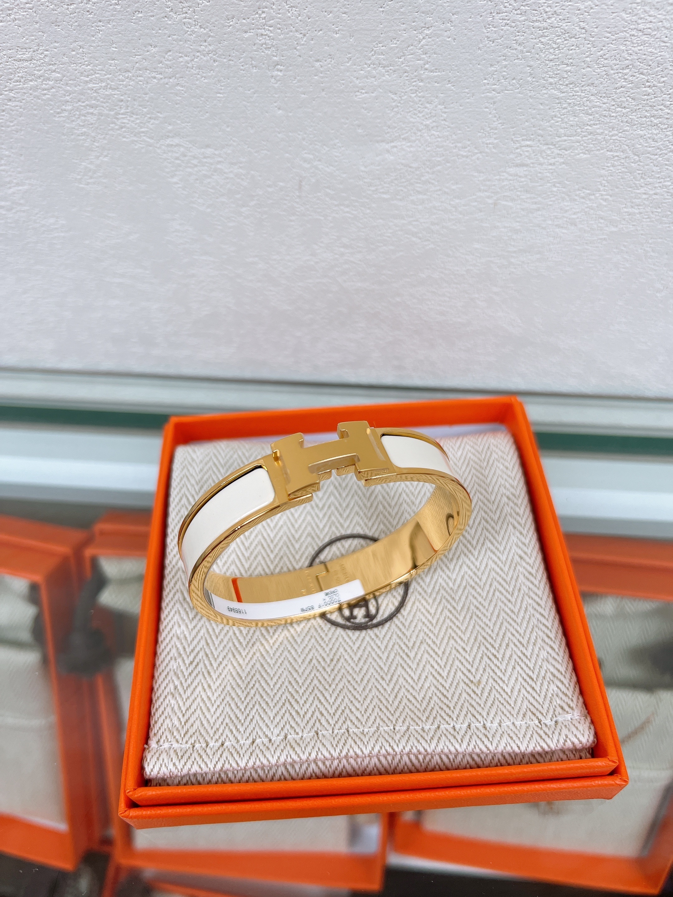 *Brand New* Hermes clic h bracelet pm (creme ghw)
